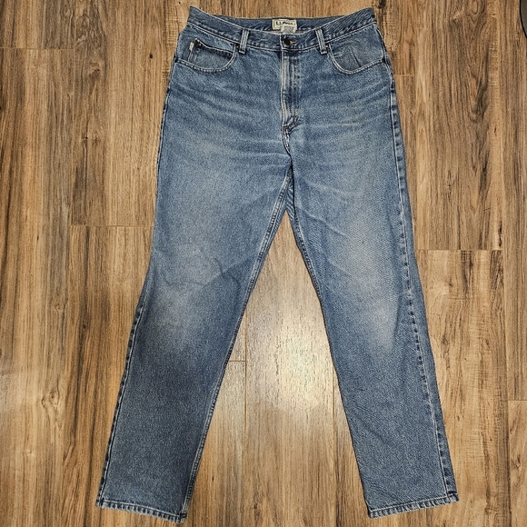 L.L. Bean Men's Natural Fit Blue Straight Jeans Classic 35x32 - Picture 1 of 13